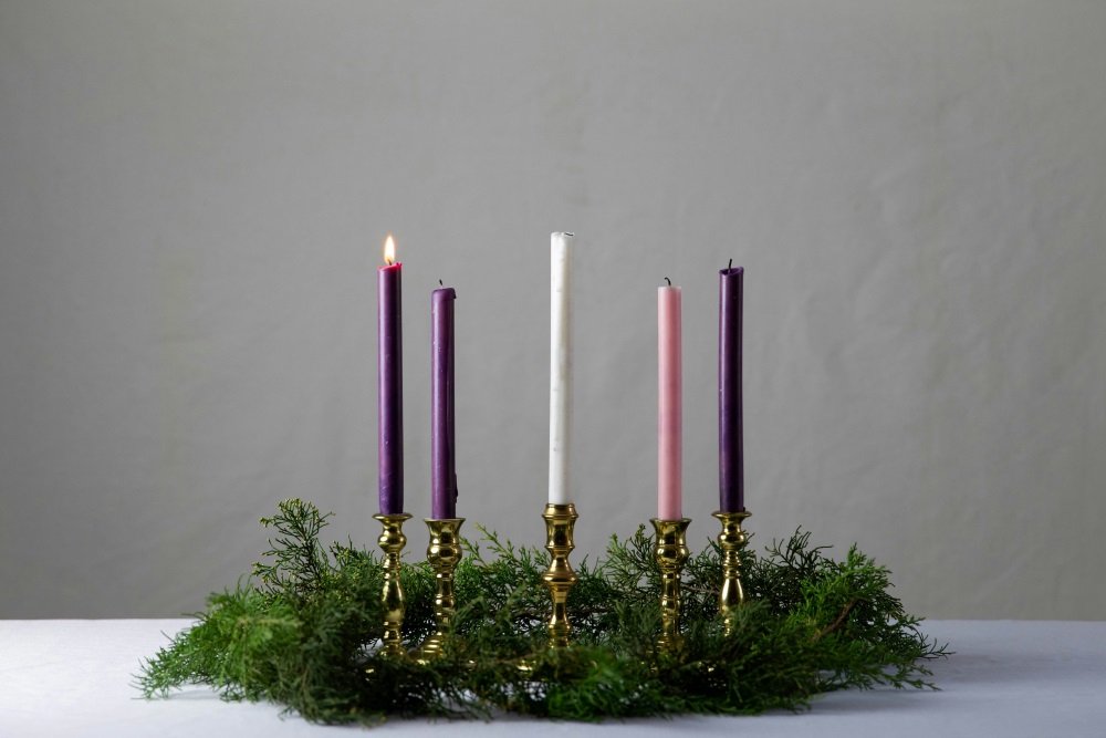 Advent candle wreath with one candle lit