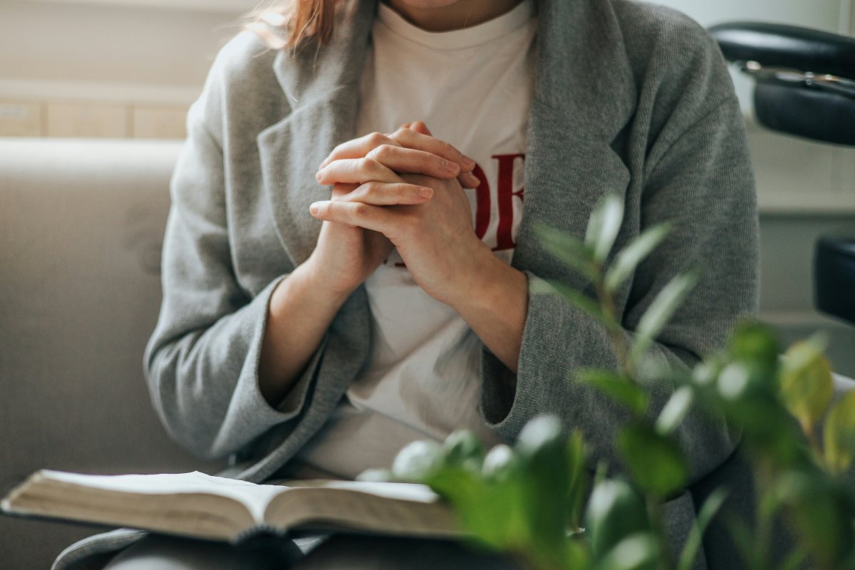 woman praying